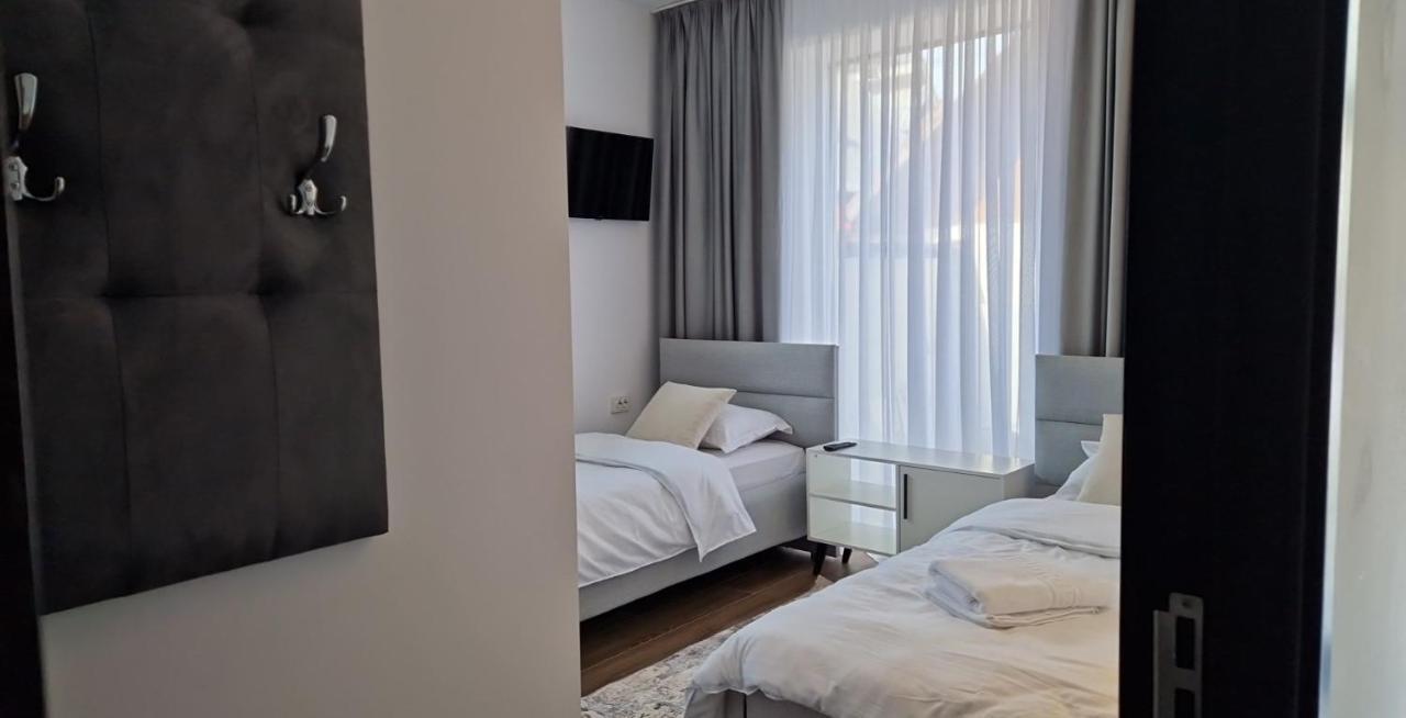 Modern House Hotel Sighetu Marmatiei Luaran gambar
