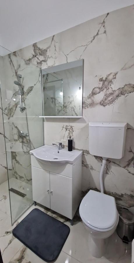 Modern House Hotel Sighetu Marmatiei Luaran gambar