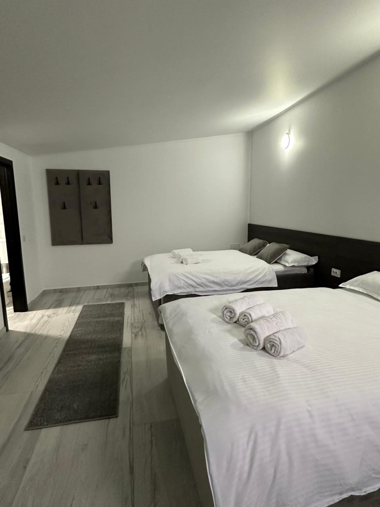 Modern House Hotel Sighetu Marmatiei Luaran gambar
